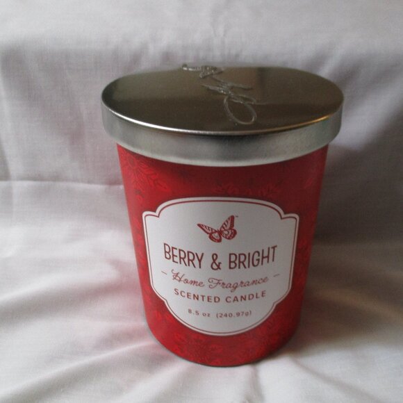 DG Dolly Parton Single Wick Christmas Candle Berry & Bright 8.5 oz NEW - Picture 1 of 1